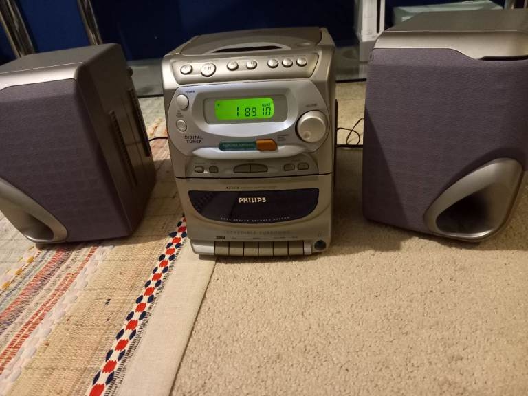 Philips radio/CD/Cassette stereo and big CD collection 