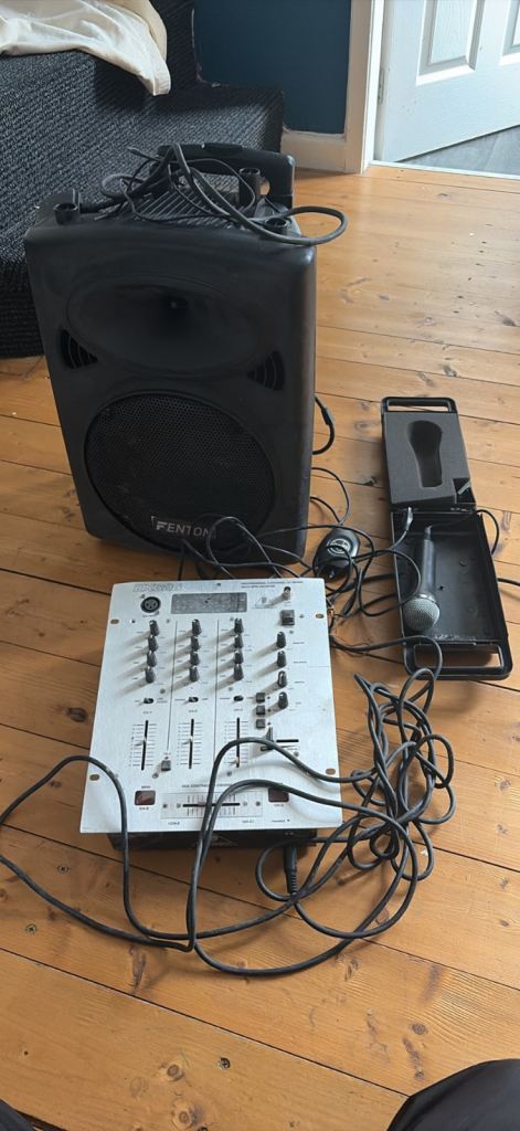 Fenton FPS10 Portable PA System with Mixer and Microphone