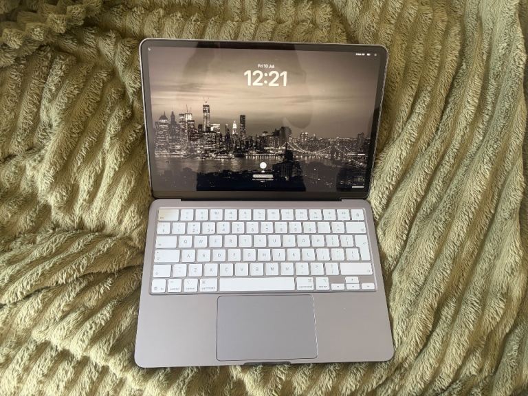 MacBook Neo - Indigo | Used very few times, perfect condition.