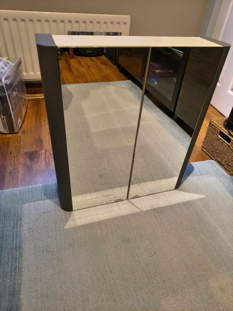 Bathroom cabinet in grey