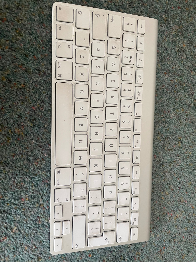 Apple Magic Wireless Keyboard - Used