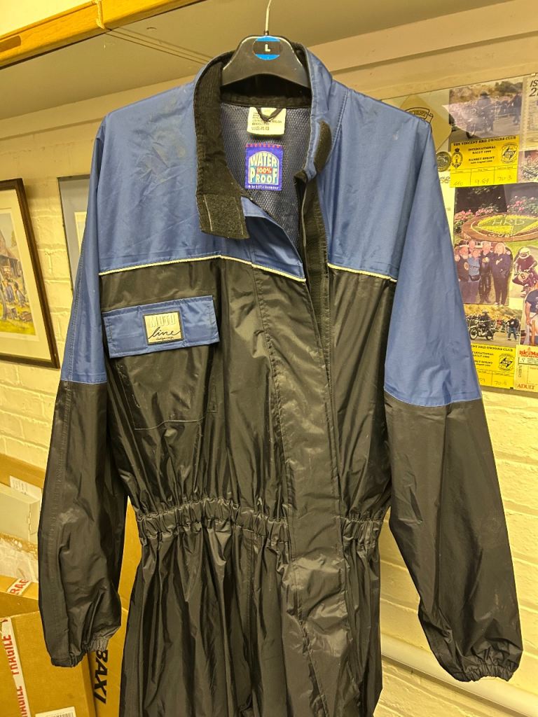 MOTO. LINE OVERSUIT 