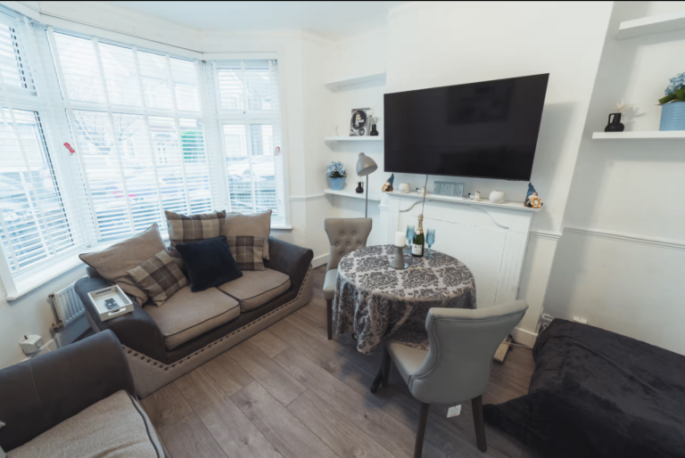 One bedroom Garden flat