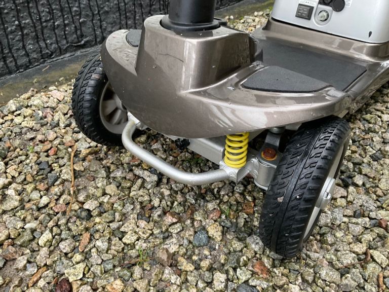 ALL ALUMINIUM LIGHTWEIGHT ILLUSION MOBILITY SCOOTER.