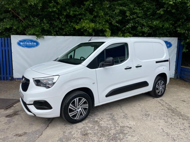 2020 Vauxhall Combo 2300 1.5 Turbo D 100ps H1 Sportive Van In White  PANEL VAN Diesel Manual