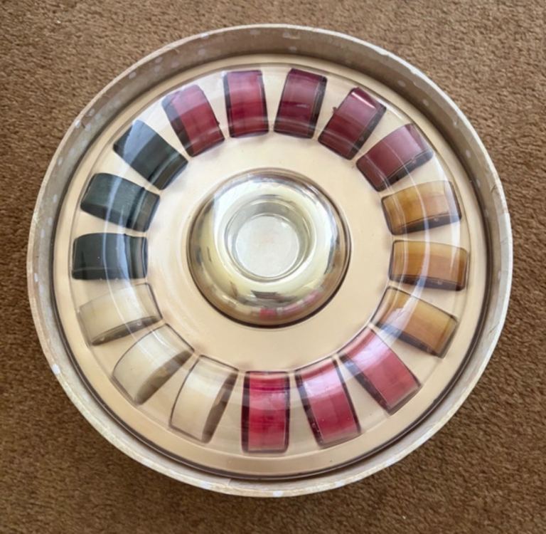 Never been used Yankee candle set Comes with tea light holder