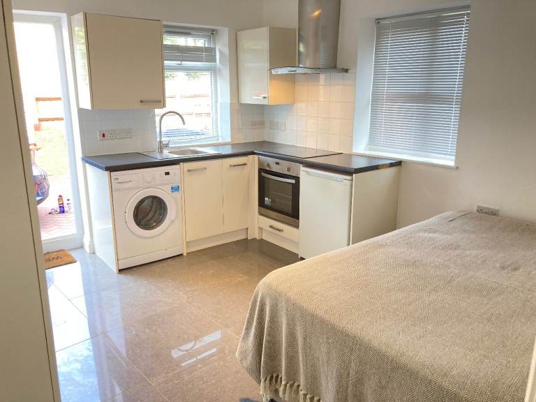 Converted Ground Studio Flat Shower DBedRoom Open KitchenDiningSitting Very Near Tube Bus Shops Park