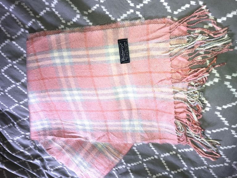 Vintage Burberry Scarf pink 100% Lambs wool 