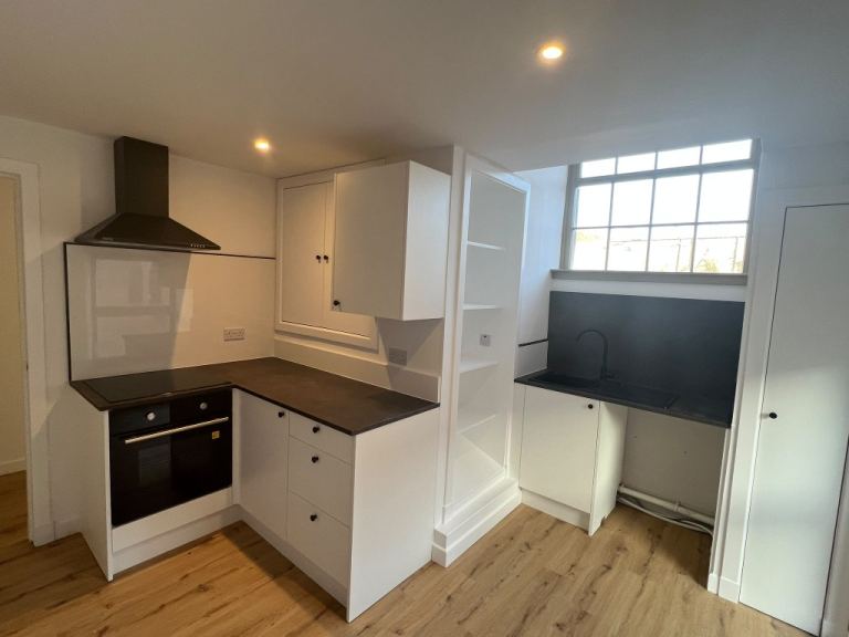 2 bedroom flat in Sunnyside, Leith, Edinburgh, EH7 5RA