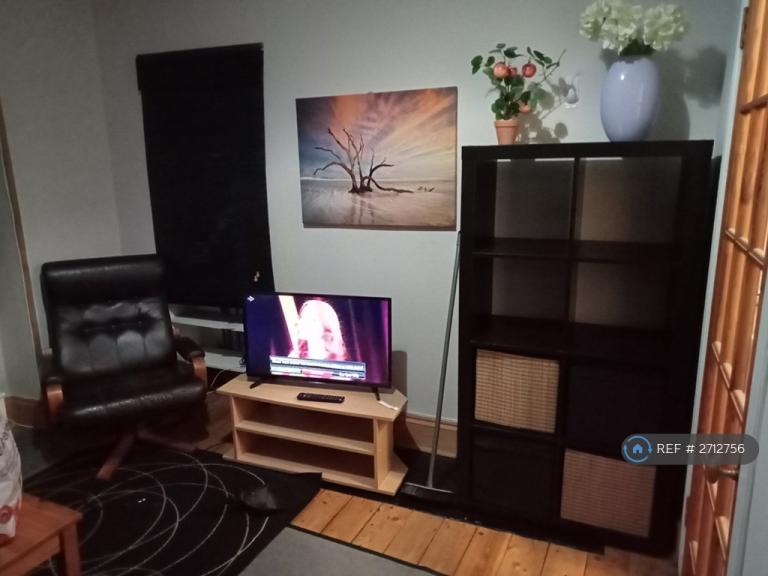 1 bedroom flat in Henderson Street, Edinburgh, EH6 (1 bed) (#2712756)