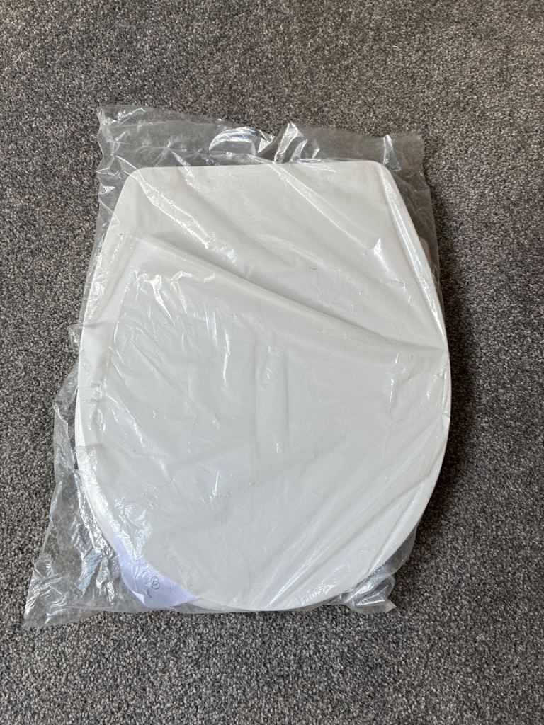 New White Plastic Toilet Seat – Still in Packaging
