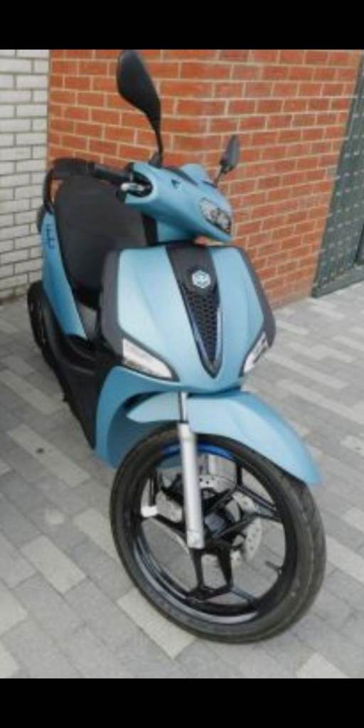 125 scooter , 300 scooter ,WANTED, Piaggio Medley , Yamaha Xmax , Honda SH , Suzuki 125