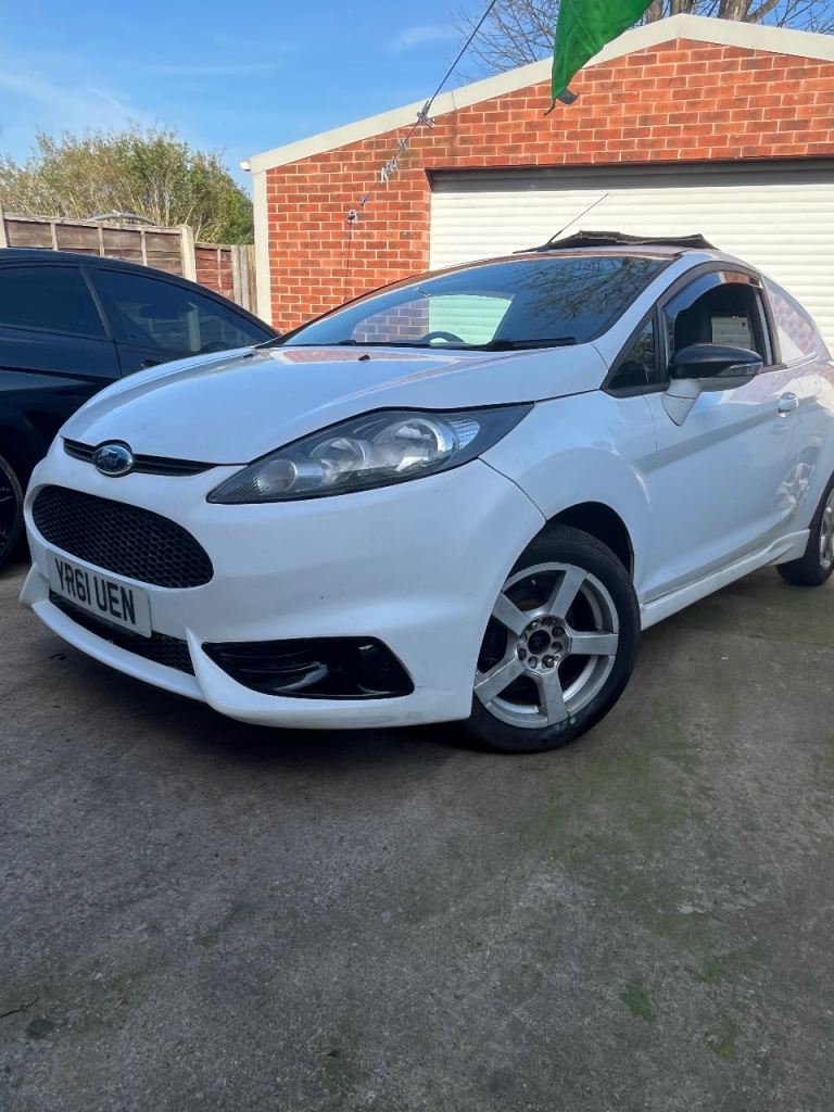 Ford fiesta van 2011 1.4 tdci  spares or repair 