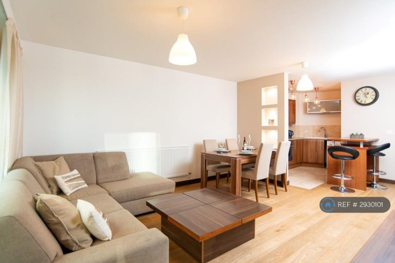 2 bedroom flat in Bridges Court Rd, London, SW11 (2 bed) (#2930101)
