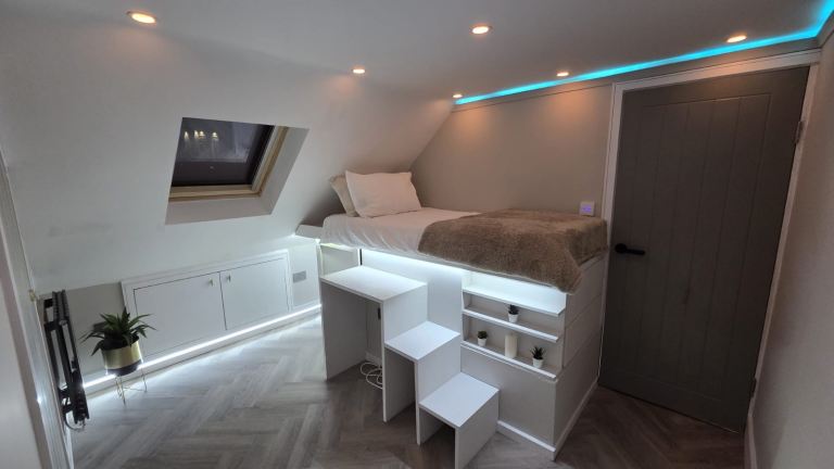 Micro studio to rent near West Midd Hospital 