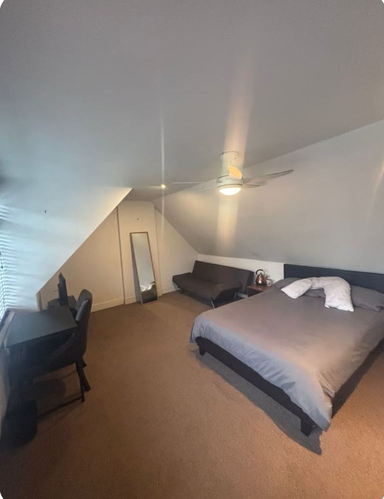 Cosy room in cobham mansion 