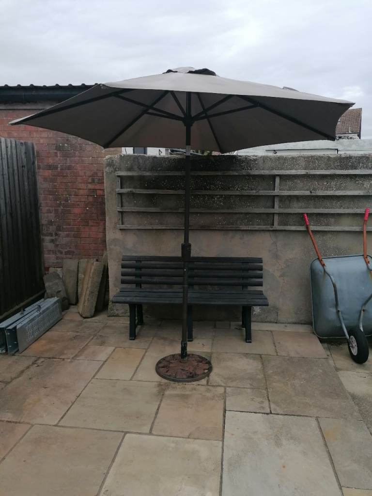 *OFFERS INVITED* Garden Cantilever Parasol with Heavy Duty Base