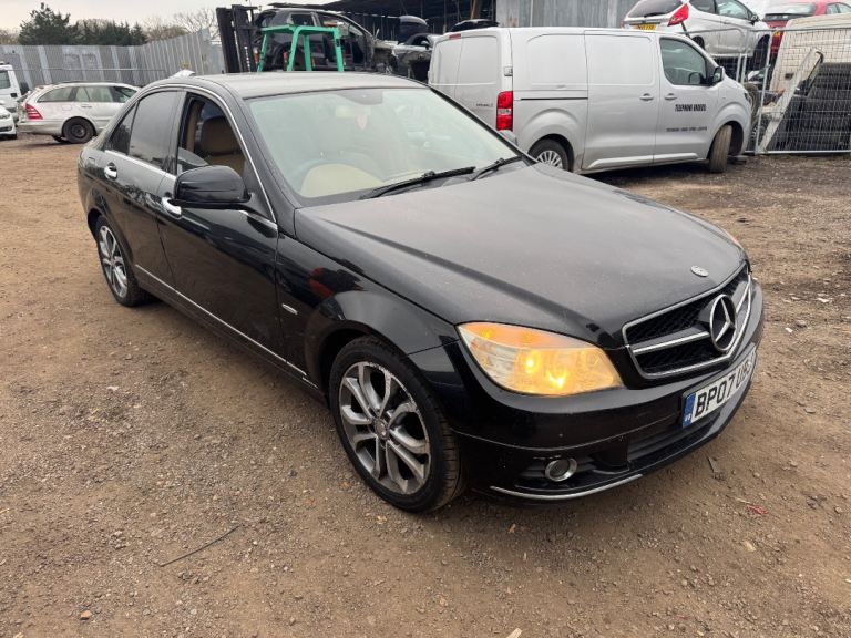 Mercedes c220 cdi w204 2007 black BREAKING FOR PARTS 