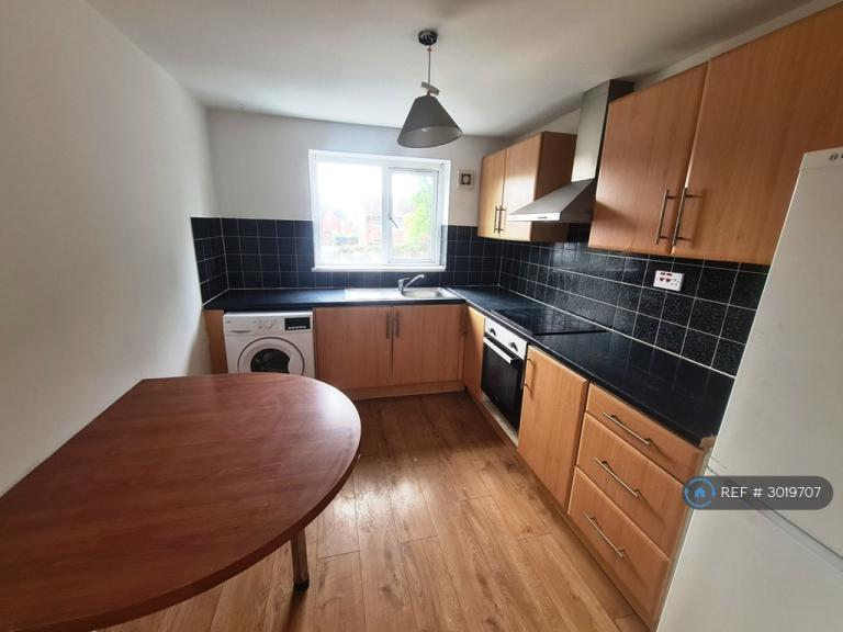 3 bedroom flat in Alderwood Avenue, Liverpool, L24 (3 bed) (#3019707)