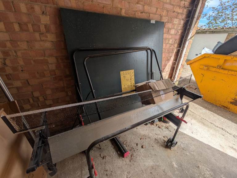 Table tennis table