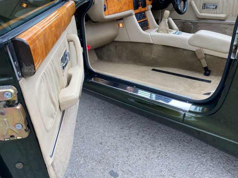 MG RV8 4.0 CONVERTIBLE WOODCOTE GREEN * TOP GRADE * 31000 MILES WITH 12 SERVICE 