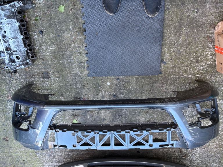 2011 be Passat front bumper and grill 