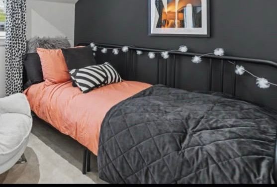 Black Day bed
