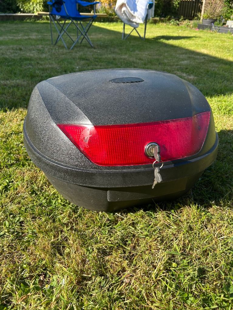 Motorbike Moped Top Box / Tail Box with 2 Keys & Fittings
