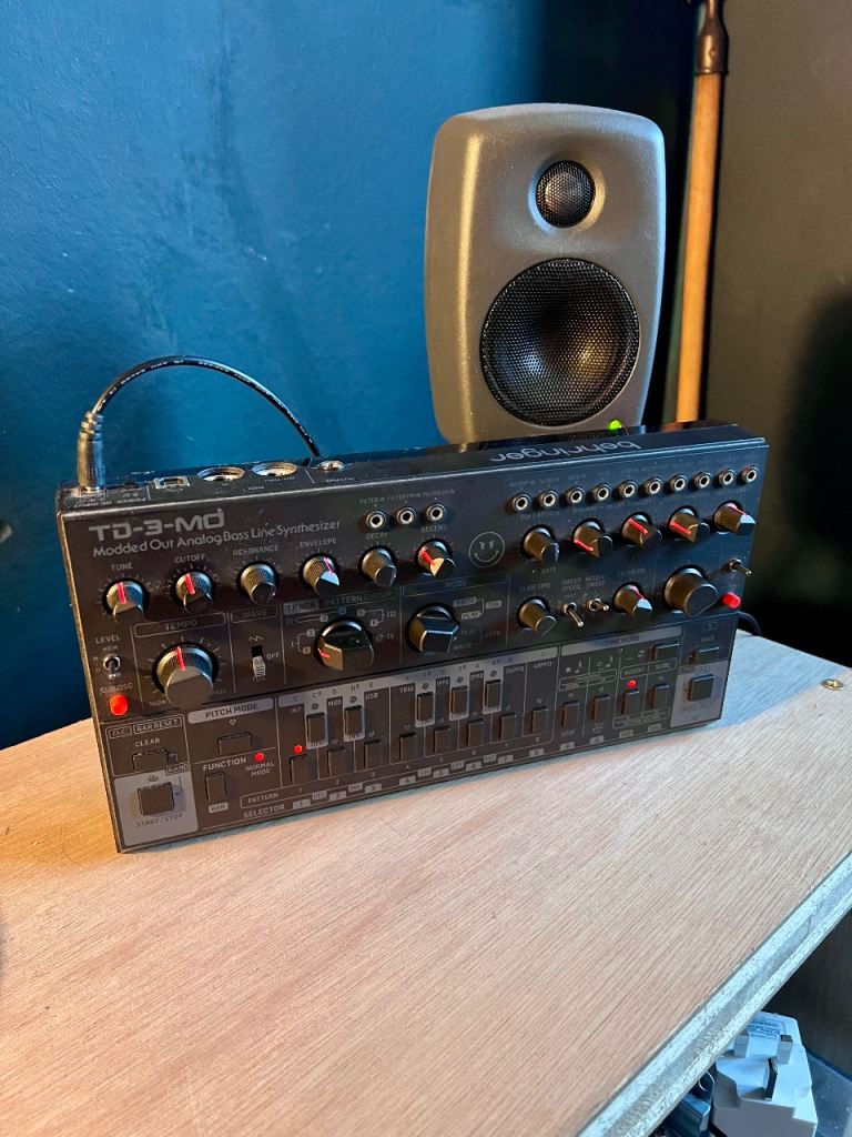 Behringer TD-3-MO Analog Bass Line Synthesiser - Excellent Condition