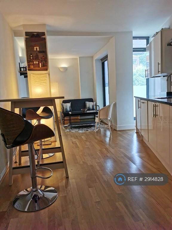 1 bedroom flat in Goswell Road, London, EC1V (1 bed) (#2914828)