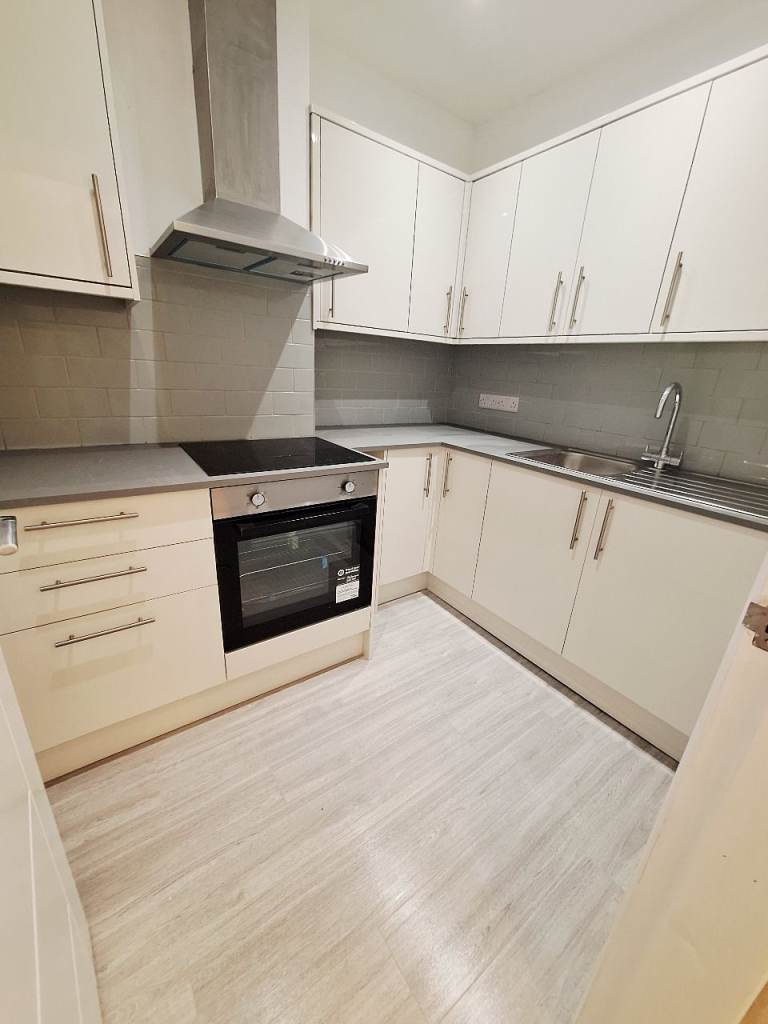 Unfurnished Central (Haymarket) 3 Bedroom Flat Available