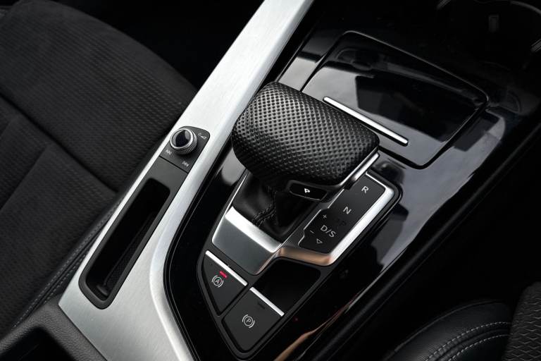 2020 Audi A4 2.0 TFSI 35 S line S Tronic Euro 6 (s/s) 4dr Saloon PETROL Automatic