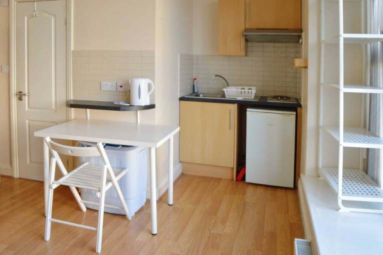 **UTILITY BILLS INCLUDED** Fully Furnished- Cosy Studio located at the centre of High Street Acton