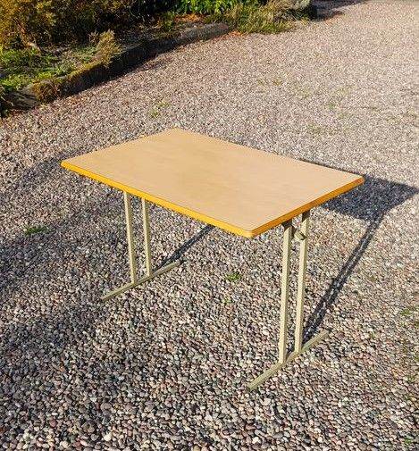 Folding table.