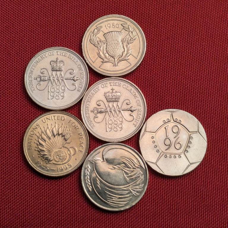 £2 set CLAIM OF RIGHT + Bill, United Nations Football Commonwealth Games Peace Dove two pounds coins