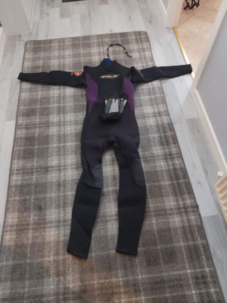 Adults wetsuit and wet gloves