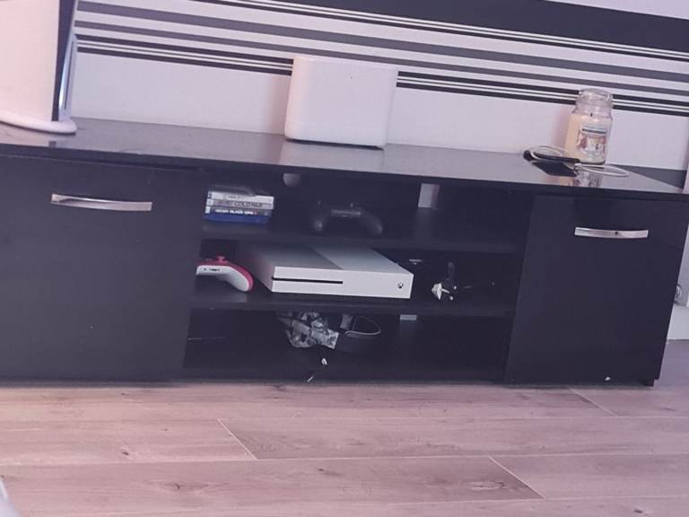 Black TV unit 