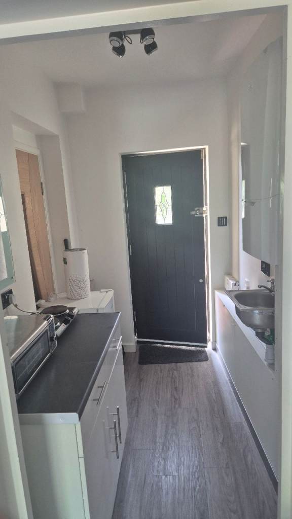 Small self contained studio/annex