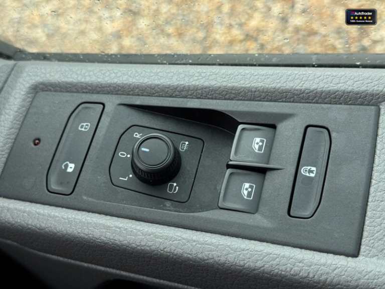 2023 Volkswagen Transporter Crew Cab LWB L2H1 T32 Tdi Kombi Highline Air Con Cam EURO 6 NO VAT Cr...