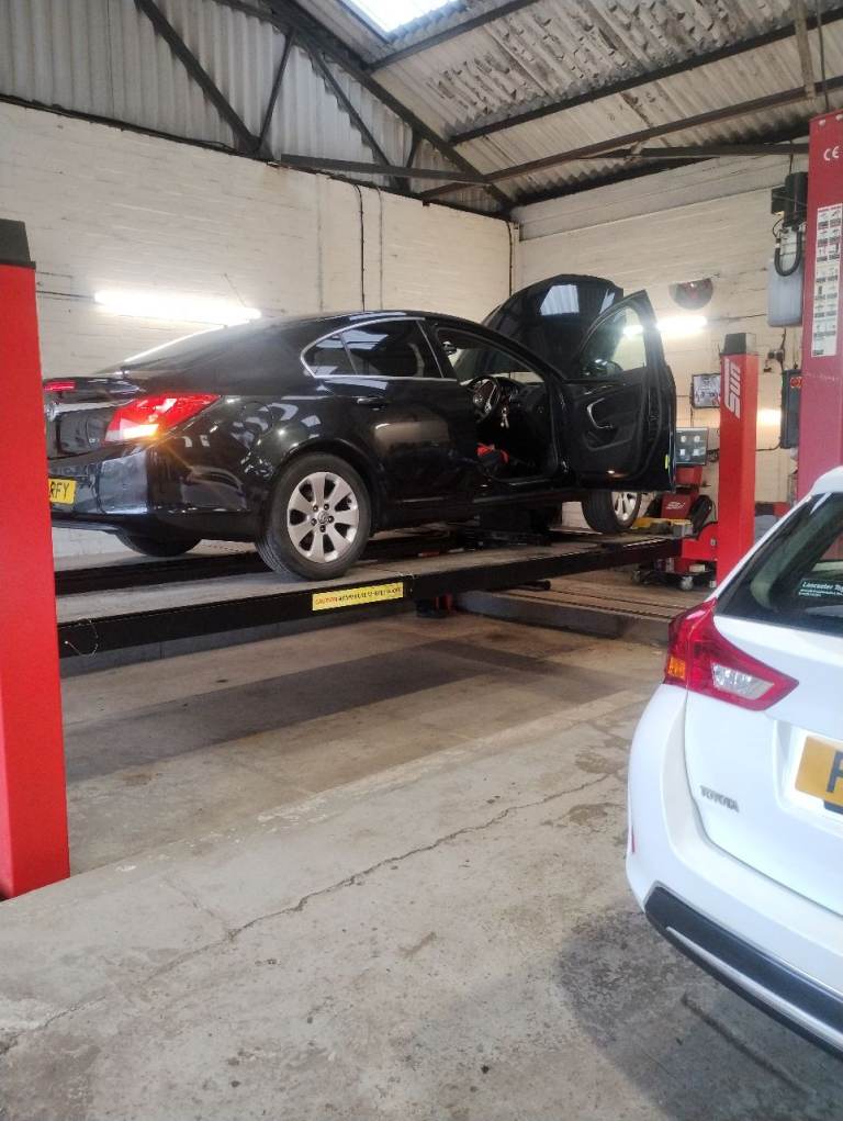 Vauxhall,sri INSIGNIA, Hatchback, 2012, Manual, 1956 (cc), 5 doors
