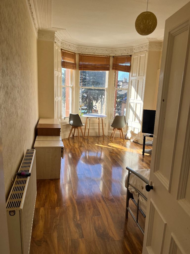 Spacious Double Bedroom To Rent