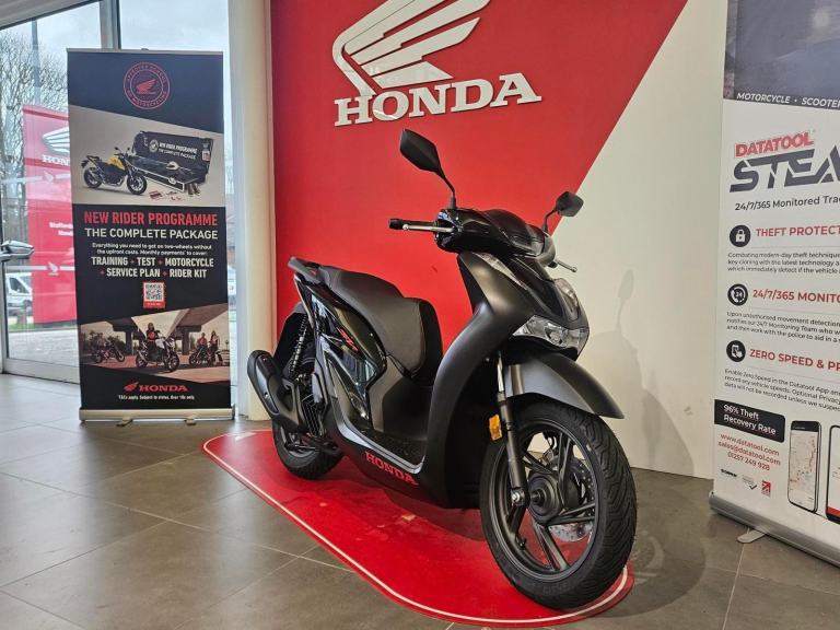 2026 HONDA SH125I in Matte Coal Black Metallic Sport 