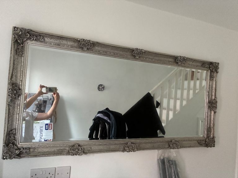 Leaning wall mirror 