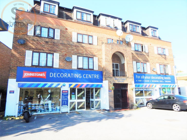 Studio flat in Ravensbury Court, 6 Bishopsford Road, Morden, Surrey