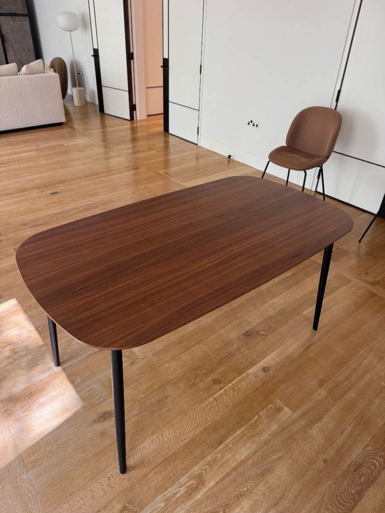  URGENT SALE!!! BoConcept Kingston Dining Table 150cm