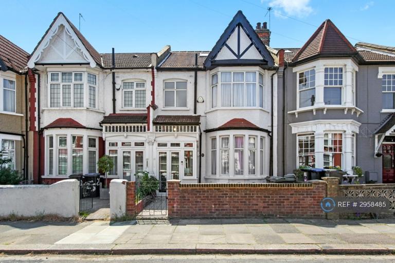 5 bedroom house in Melbourne Avenue, London, N13 (5 bed) (#2958485)