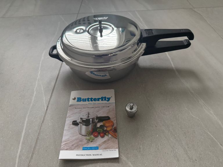 Stainless Steel 4.5L Blue Line Butterfly Pressure Cooker - Brand new