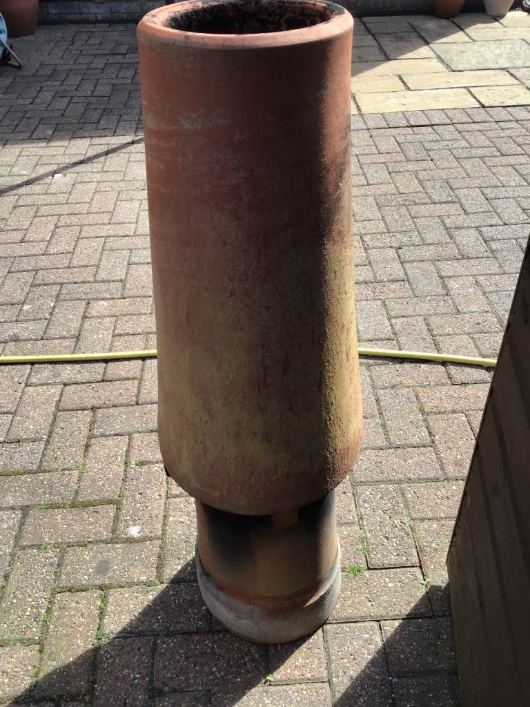 Cone anti downdraft chimney pot