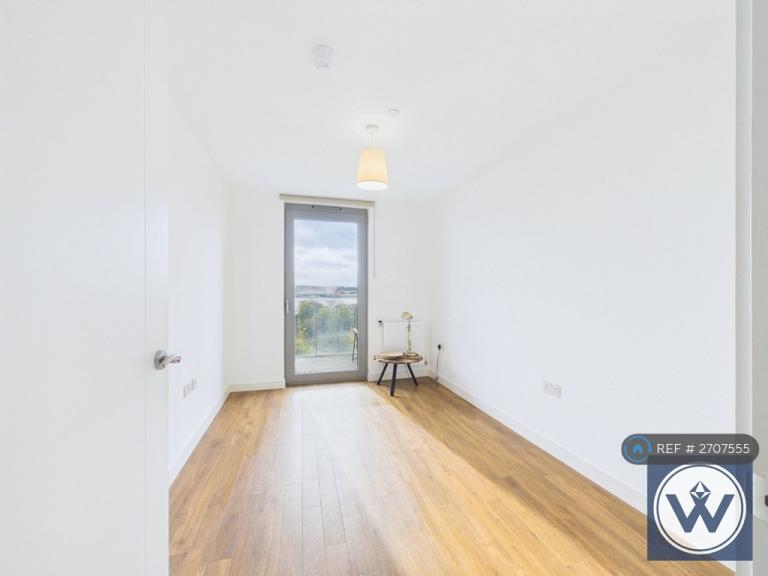 2 bedroom flat in Booth Road, London, E16 (2 bed) (#2707555)