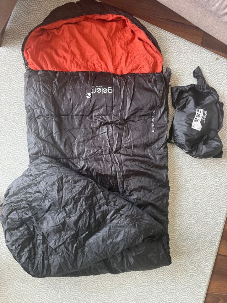 Gelert Tryfan 300 DL sleeping bag